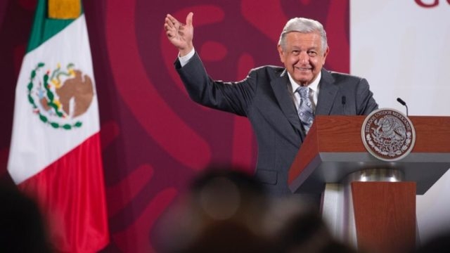 No dejaré de echar culpas a los gobiernos anteriores, advierte López Obrador