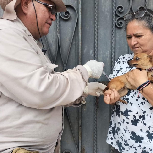 El objetivo de la campaña es aplicar dos mil vacunas.