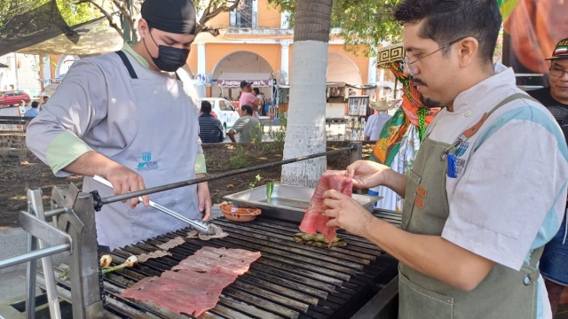 Los organizadores invitan a la gente a darse la oportunidad de conocer la calidad de la cecina que se produce en Puente de Ixtla.