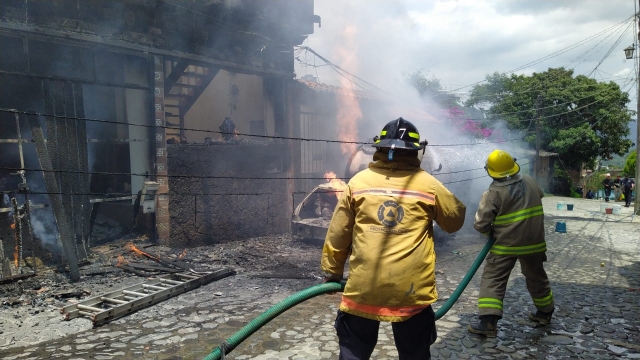 Atendió CEPCM incendio de pipa de gas en Tepoztlán