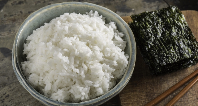 Sushi en casa: Prepara tu propio arroz paso a paso
