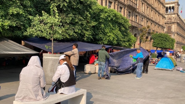 Maestros de la CNTE instalan campamento en el Zócalo