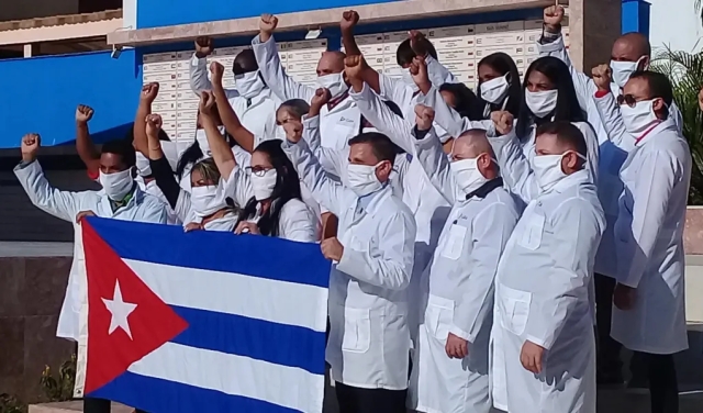 Dictadura cubana envía a México militares en lugar de médicos por temor a deserciones