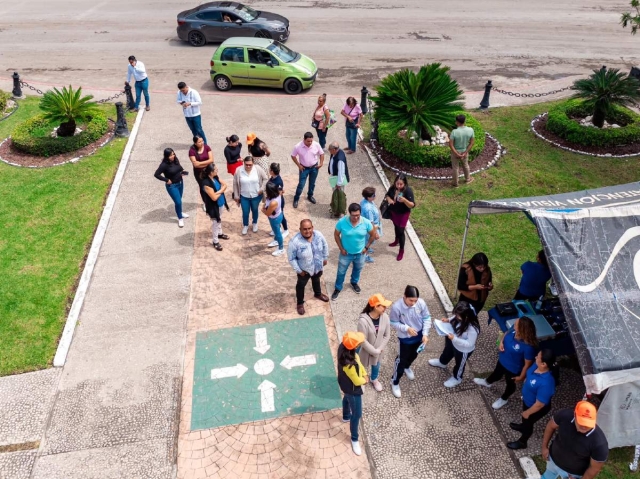 Trabajadores municipales y ciudadanos que realizaban trámites participaron en el simulacro.