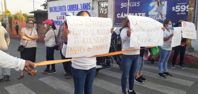 Sindicalizados del Ayuntamiento de Cuautla protestan  por despido masivo; efectúan bloqueos