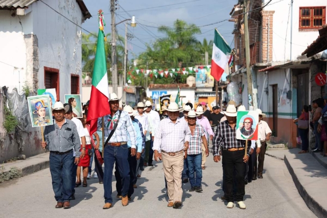 Celebran 215 años de la Independencia en el poniente