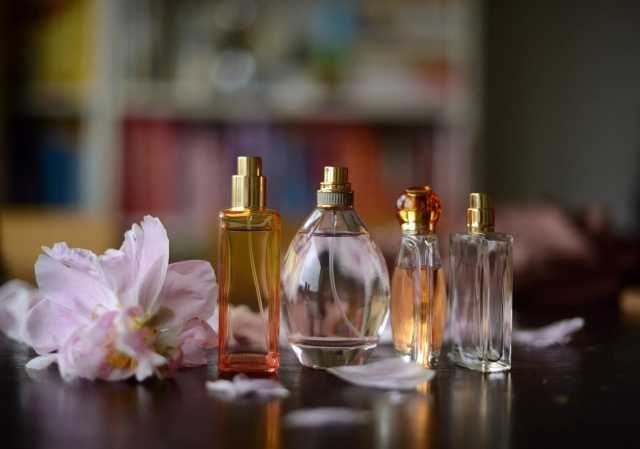 Perfumería en 2025: tendencias minimalistas y sostenibles