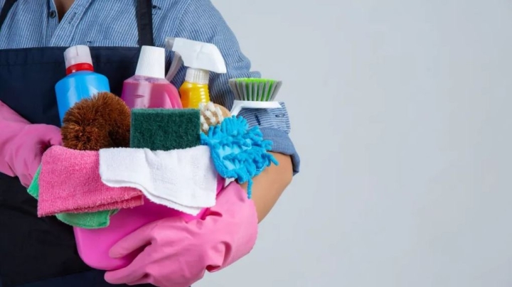Errores con productos de limpieza que te hacen gastarlos más rápido y son peligrosos