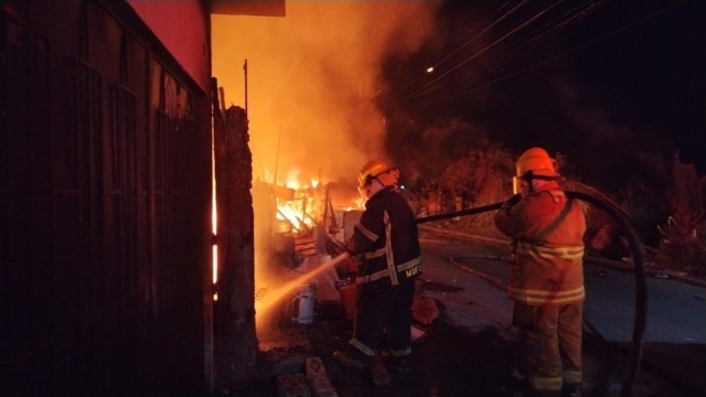 Atiende PC Morelos incendio de vivienda en colonia Flores Magón