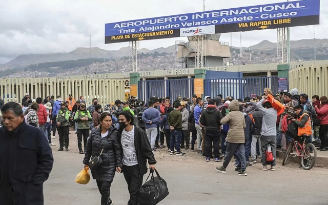 Perú: Embajada mexicana alista vuelo para evacuar a connacionales de Cusco