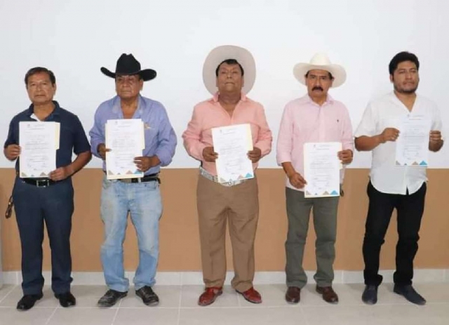 Los cinco candidatos que contendieron por la presidencia municipal de Coatetelco.