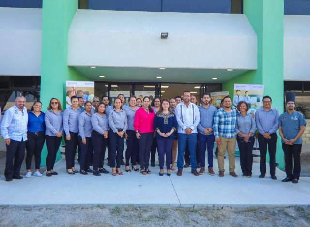 La mandataria estatal inauguró el edificio de Docencia II de la UTSEM, junto a la alcaldesa de Puente de Ixtla, Claudia Mazari, y el rector Celso Nieto. 