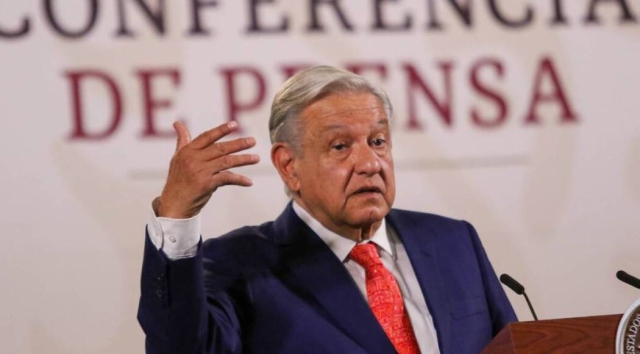 López Obrador celebra que marcha del 8M haya sido pacífica