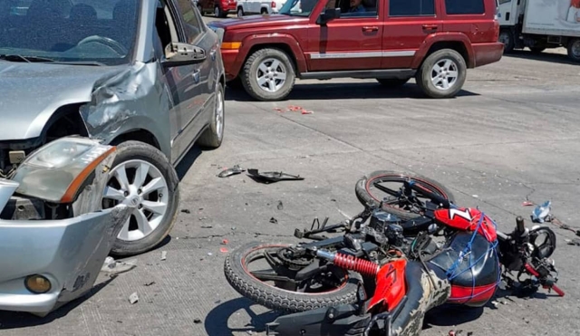 Muere motociclista tras chocar contra un vehículo