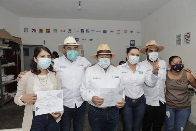 Recibe Agustín Alonso constancia de mayoría como alcalde electo de Yautepec