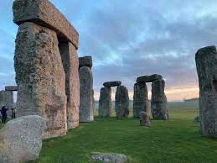 ¿Qué es Stonehenge y cómo se construyó?