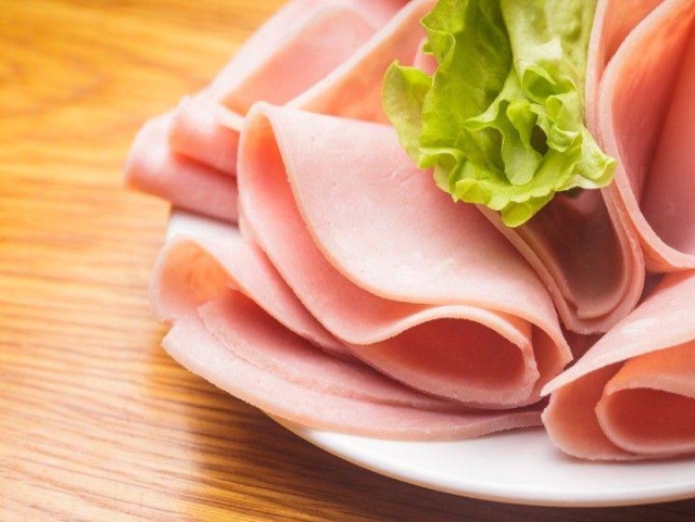 Cuidado al consumir jamón: el riesgo de la textura babosa