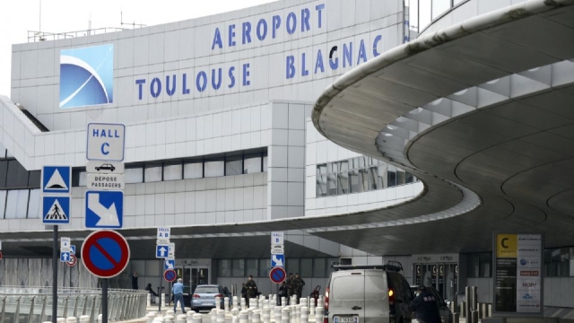 Evacúan seis aeropuertos en Francia por amenaza de bomba