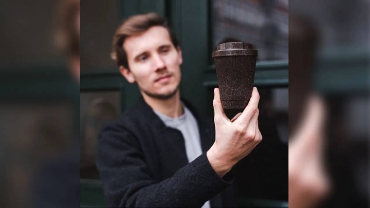 Crean tazas y vasos con residuos de café para olvidarnos del plástico por completo