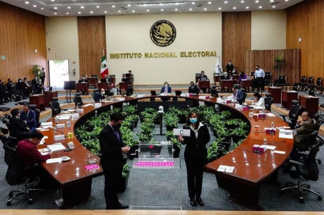 Acuerdan diputados nueva convocatoria para elegir a cuatro consejeros del INE