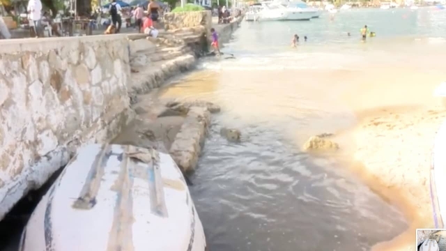 Descargas de aguas residuales en playas de Acapulco.