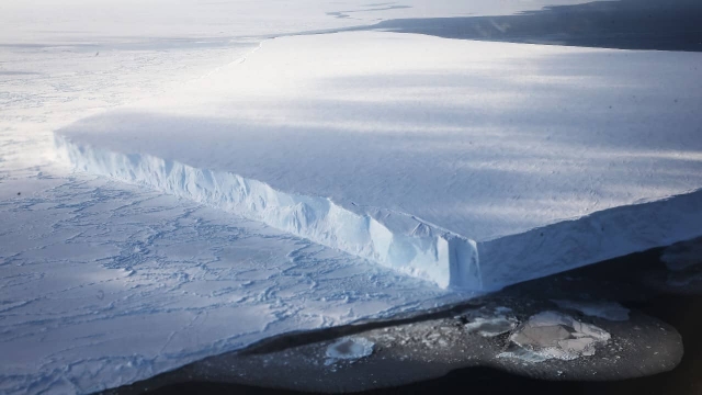 Deshielo de la Antártida elevará el nivel del mar un 30% más de lo previsto.