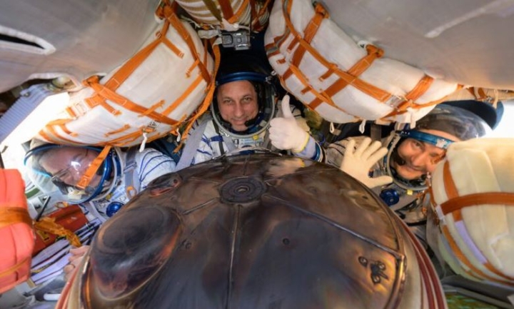 Dos cosmonautas rusos y un astronauta estadounidense regresan a la Tierra desde la EEI