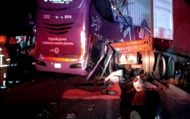 Trágico accidente en la Perote-Xalapa deja ocho muertos y 27 heridos