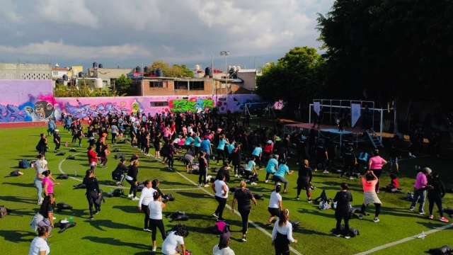 Alcalde de Jiutepec entrega apoyos a 307 deportistas