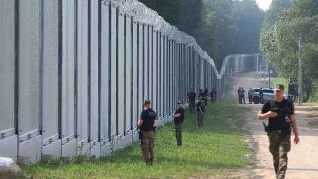 Polonia envía más tropas a su frontera con Bielorrusia