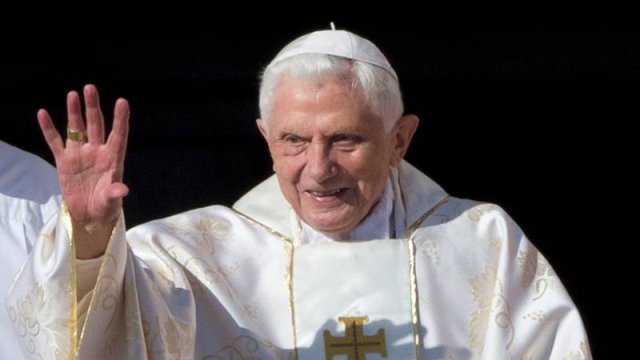 Salud de Benedicto XVI empeora; está bajo vigilancia médica, informa el Vaticano