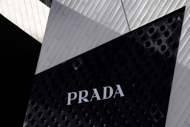 Noticias de moda: Prada estudia la posible compra de Versace