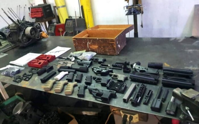 Detienen a persona en Tecate por fabricación ilegal de armas con impresoras 3D