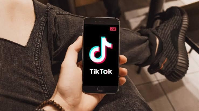 TikTok agrega enlaces promocionales, convirtiéndose en una plataforma más comercial