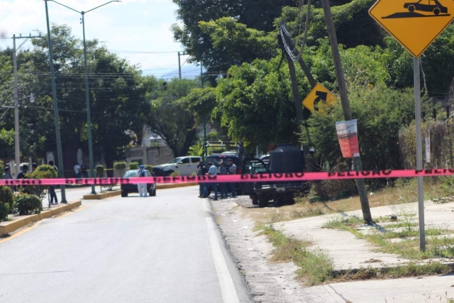  El martes, policías y presuntos delincuentes intercambiaron disparos sobre la carretera Alpuyeca-Grutas, en Miacatlán.