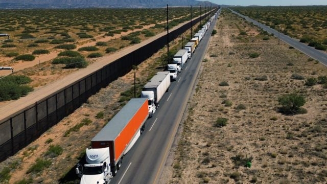 Reabrirán cruces ferroviarios en frontera Texas-México