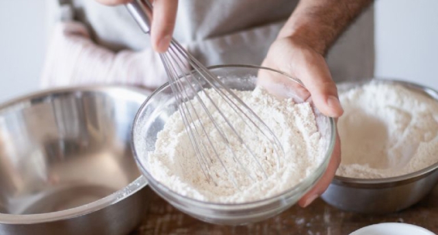 Pasta de fécula de maíz, así puedes hacer porcelana fría casera para manualidades