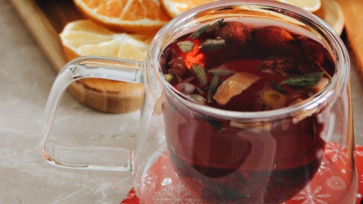 Prepara un rico ponche de naranja y manzana con esta receta tropical para la tarde