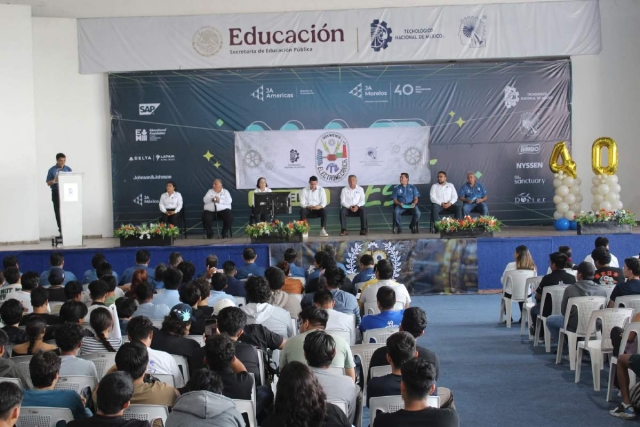 Con una ceremonia, celebraron los primeros 40 años de la carrera.