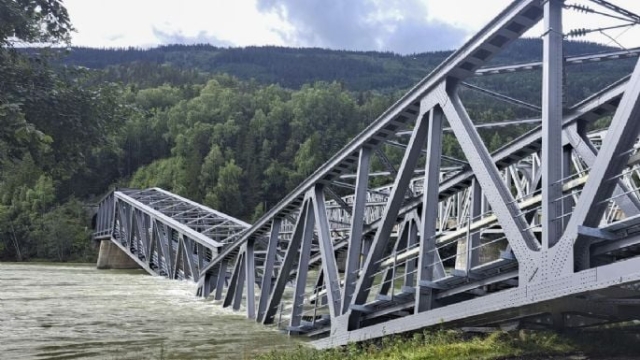 Colapsa puente ferroviario en Noruega debido a lluvias torrenciales