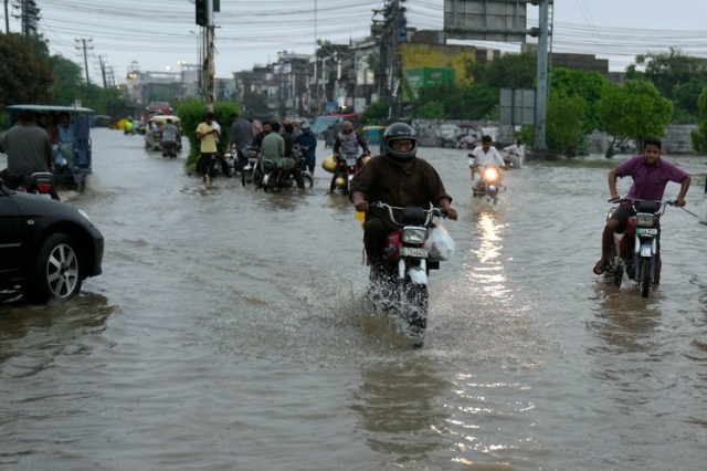 Lluvias monzónicas en Pakistán dejan al menos 50 muertos