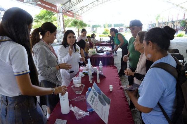 Alumnos y profesores participaron en el evento.