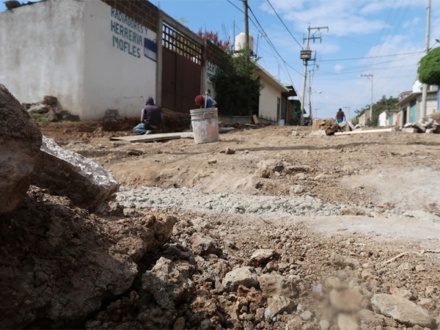 Avanzan trabajos de pavimentación en calles de Cuernavaca