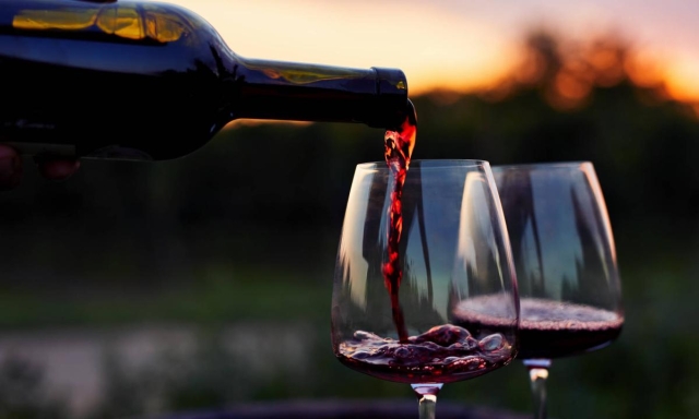 Aprovecha el vino tinto en año nuevo: Un ritual para atraer abundancia