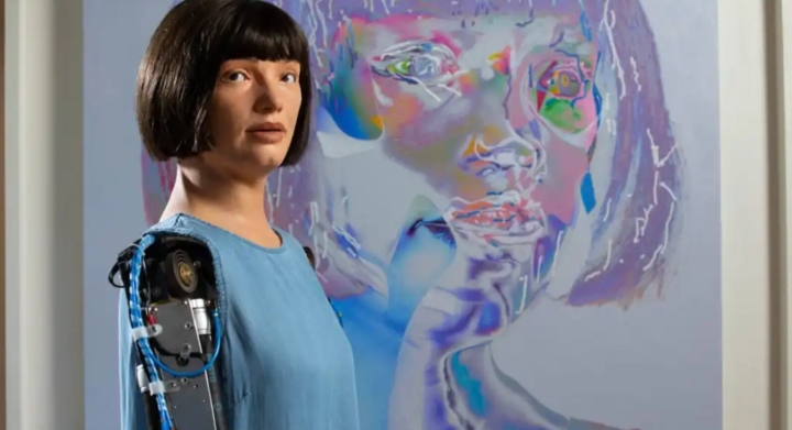 Ai-Da: robot artista que usa la inteligencia artificial para crear sus pinturas
