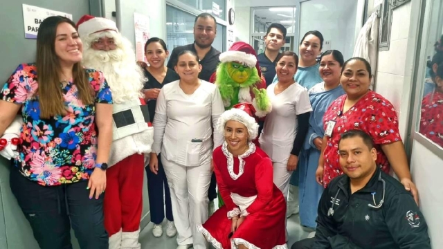 Visita Santa Claus a pacientes del hospital general de Cuernavaca