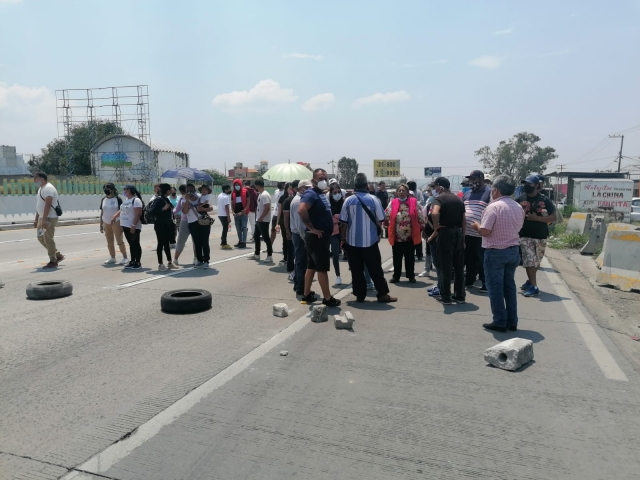 Protestan en el paso exprés