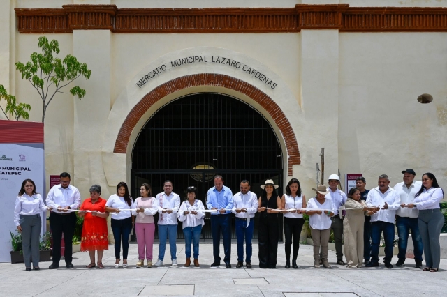 Cumple Cuauhtémoc Blanco con rehabilitación del mercado &#039;Lázaro Cárdenas&#039; de Zacatepec