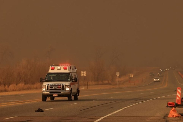 Incendios forestales obligan a evacuar dos ciudades en Colorado, EUA