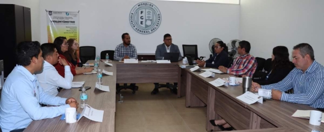 El fiscal especializado Alberto Belmont y el comisionado Óscar Alfredo Valdepeña se reunieron para coordinar labores.